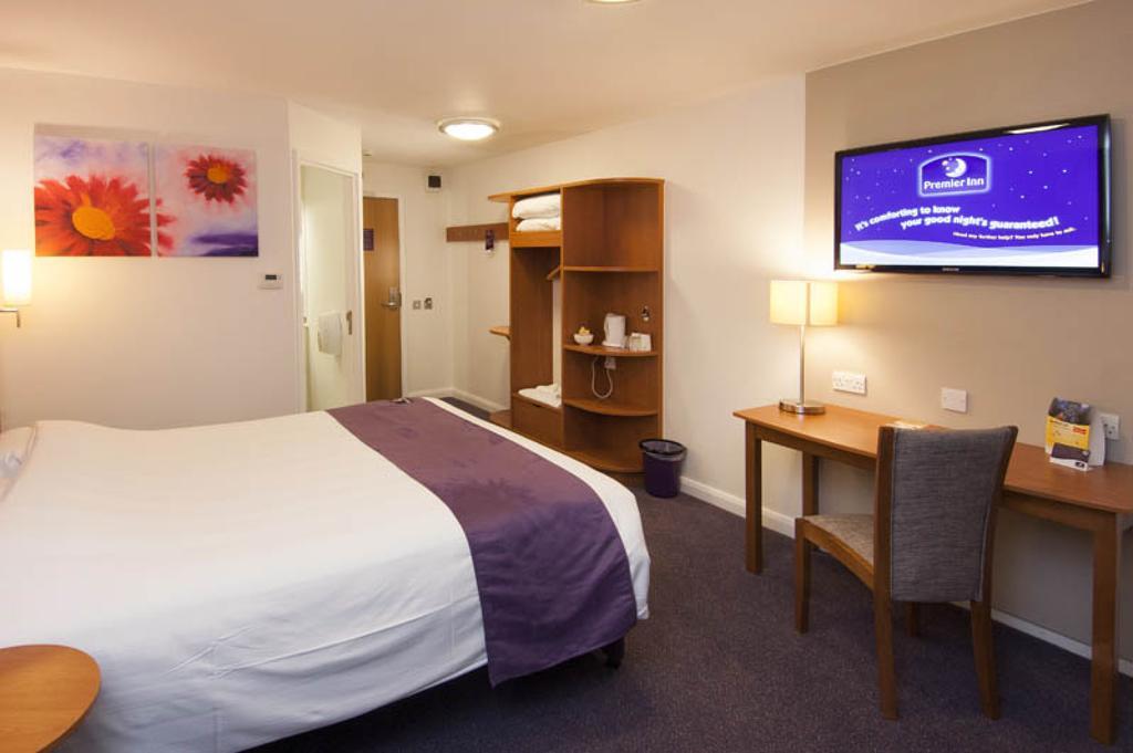 Premier Inn Manchester Bury Exterior foto